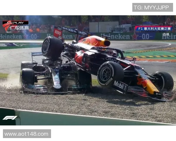 汉密尔顿与维斯塔潘在F1收官战中激烈对决谁将捍卫荣耀与梦想 汉密尔顿与维斯塔潘在F1收官战中激烈对决谁将捍卫荣耀与梦想